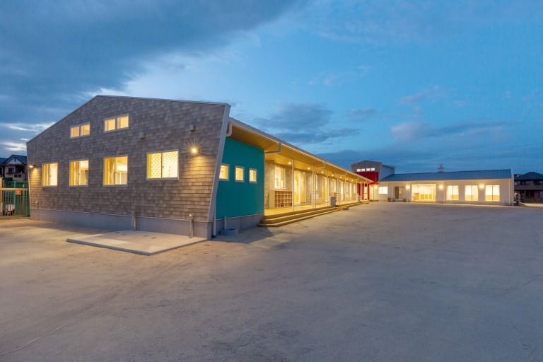 四日市こども園03運動場夜景南東面