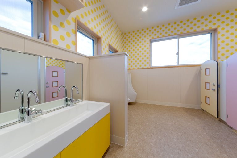 四日市こども園09園児用トイレ3-2