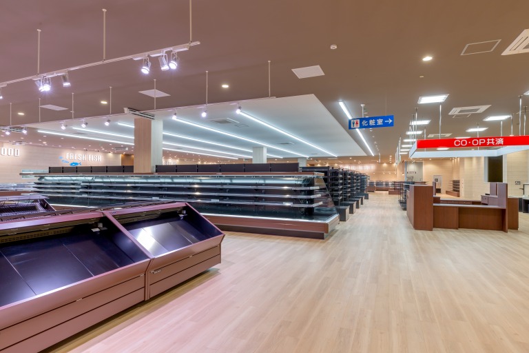 ｺｰﾌﾟ南春日町　店舗夜景1