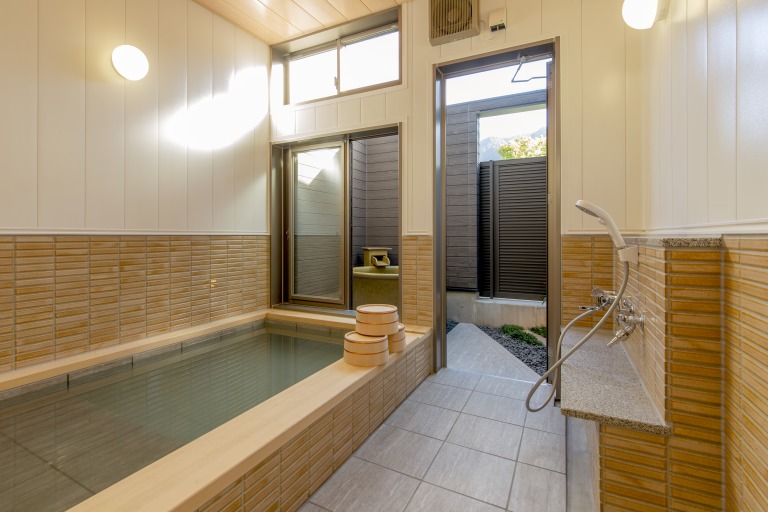 個室温泉おふゆ　C2棟12号室浴室1