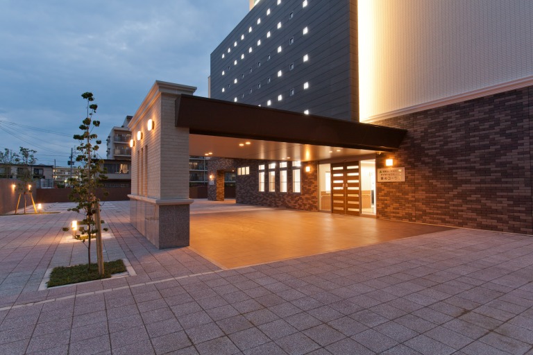 大分記念病院はやの里　アプローチ夜景