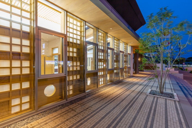 県木連　アプローチ夜景3