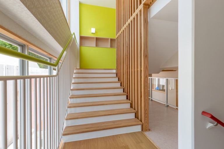 どうわこども園　1F階段室2