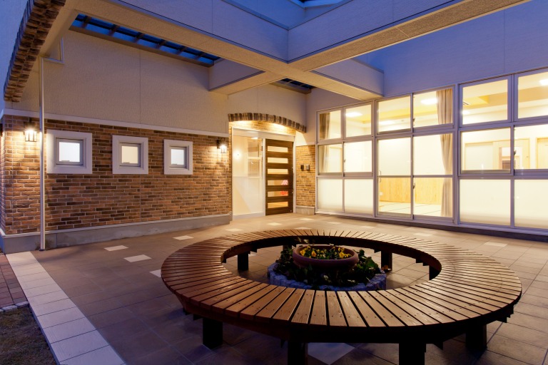 野津北保育園　夕景玄関ﾎﾟｰﾁ