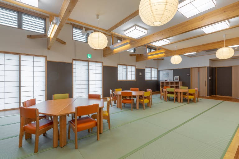 にじいろいろどり　食堂機能訓練室2