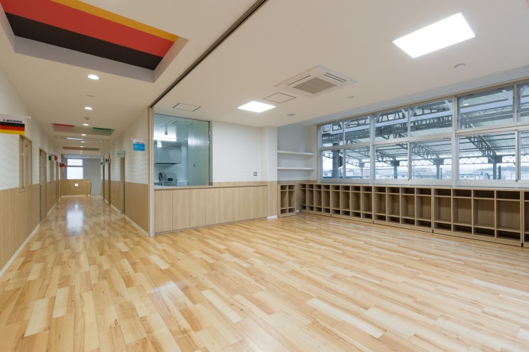 スマイスセレソンスポーツ幼児園　一時預かり室廊下